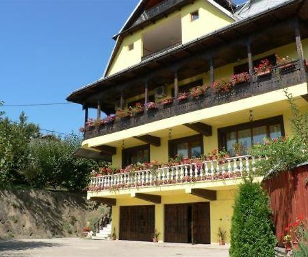Pension Garofita Яш Екстериор снимка