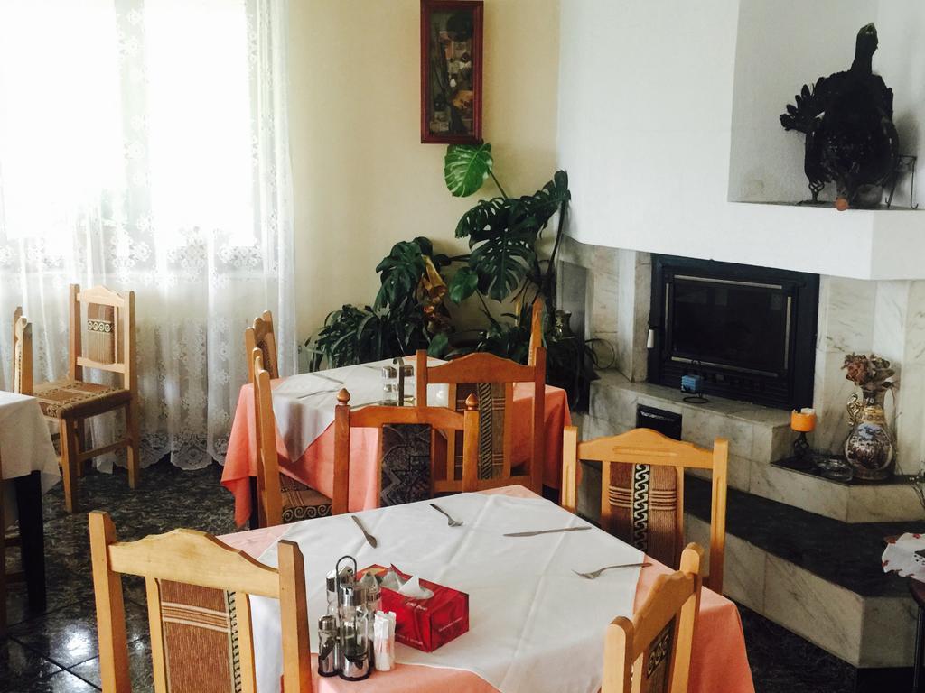 Pension Garofita Яш Екстериор снимка